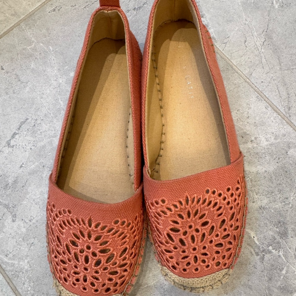 Kelly&Katie Sayeva summer espadrilles. Coral with cutout pattern. Like new - Picture 11 of 11